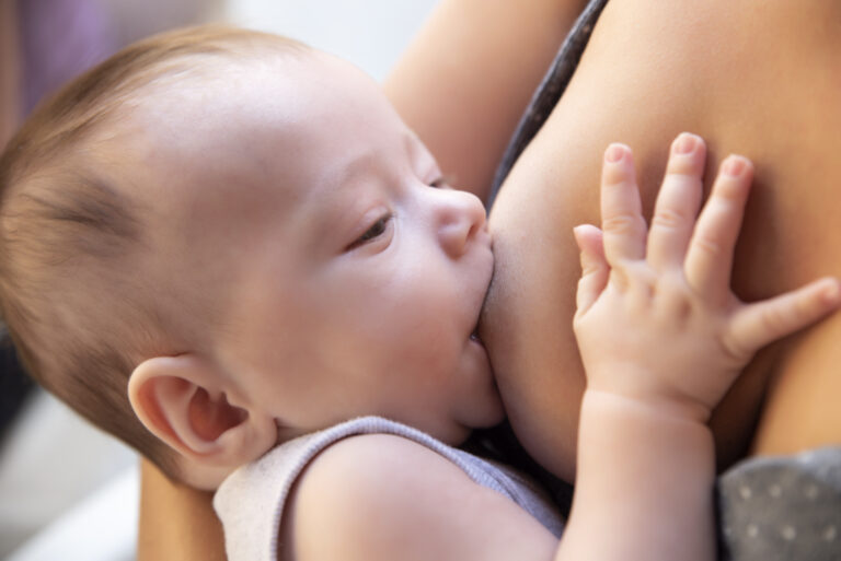 Jak prolaktyna pomaga mamom w opiece nad noworodkami?